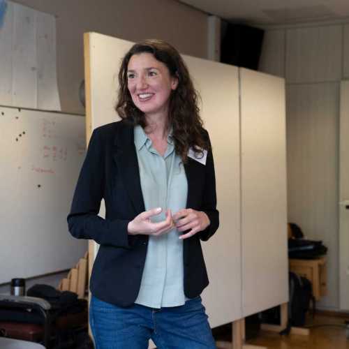INNM Darmstadt 79. Frühjahrstagung 8.-11.4.2026 „echt“ 10.4.2026 Parcours der Möglichkeiten Pia Marei Hauser „solo spiel schauen sein“