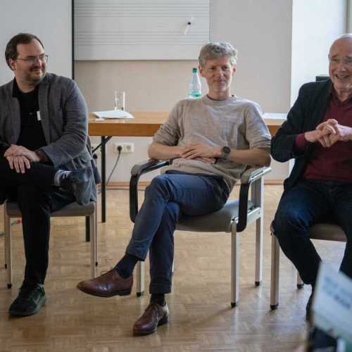 INMM Darmstadt 79. Frühjahrstagung 8.-11.4.2026 „echt“ 11.4.26 Abschlussdiskussion mit Monika Pasiecznik, Ivo I. Berg, Lukas Bugiel und Nicola L. Hein Moderation: Christa Brüstle und Wolfgang Rüdiger