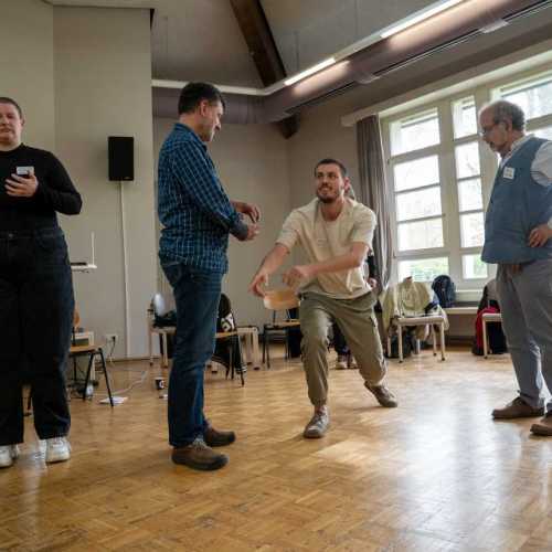 INMM Darmstadt 79. Frühjahrstagung 8.-11.4.2026 „echt“ 10.4.2026 Vielsinnliche Musik für gehörlose, schwerhörige und hörende Erwachsene Leitung: Leo Hofmann, Emil Leske, Susanne Tod