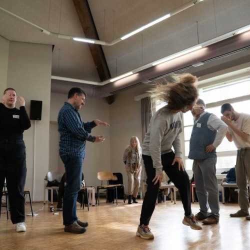 INMM Darmstadt 79. Frühjahrstagung 8.-11.4.2026 „echt“ 10.4.2026 Vielsinnliche Musik für gehörlose, schwerhörige und hörende Erwachsene Leitung: Leo Hofmann, Emil Leske, Susanne Tod